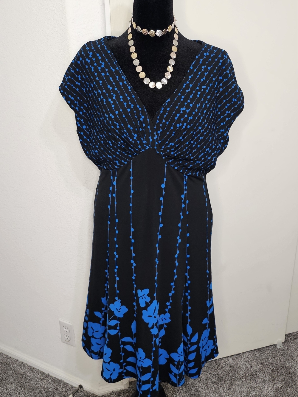 Jones New York Black Midi Dress with Blue Floral Stripe Print Sz 16